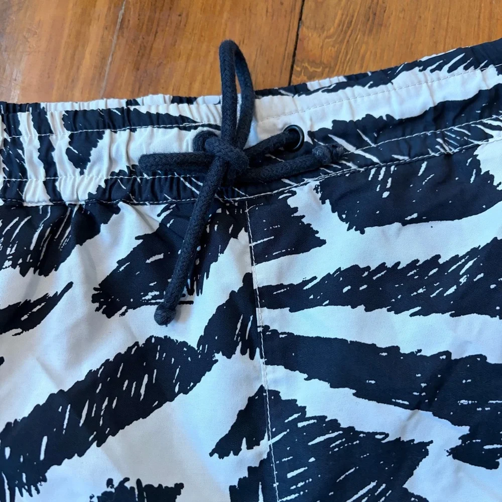 Mishka Board Shorts Size 32 Retro 80s 90s Black‎ White
